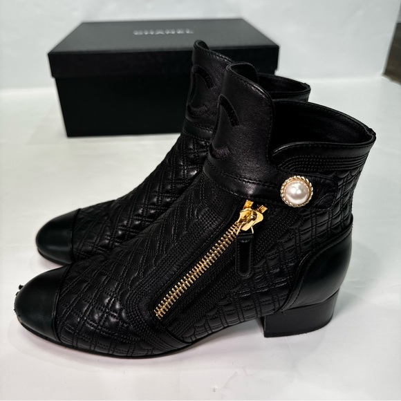 Interlocking CC Logo Leather Black Booties - Picture 4 of 10